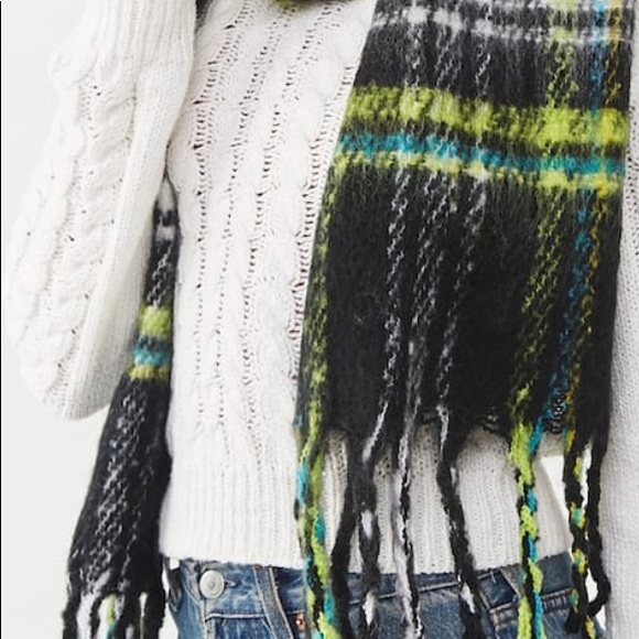 Scarf forever 21 NWT Last SALE!! - Picture 2 of 3
